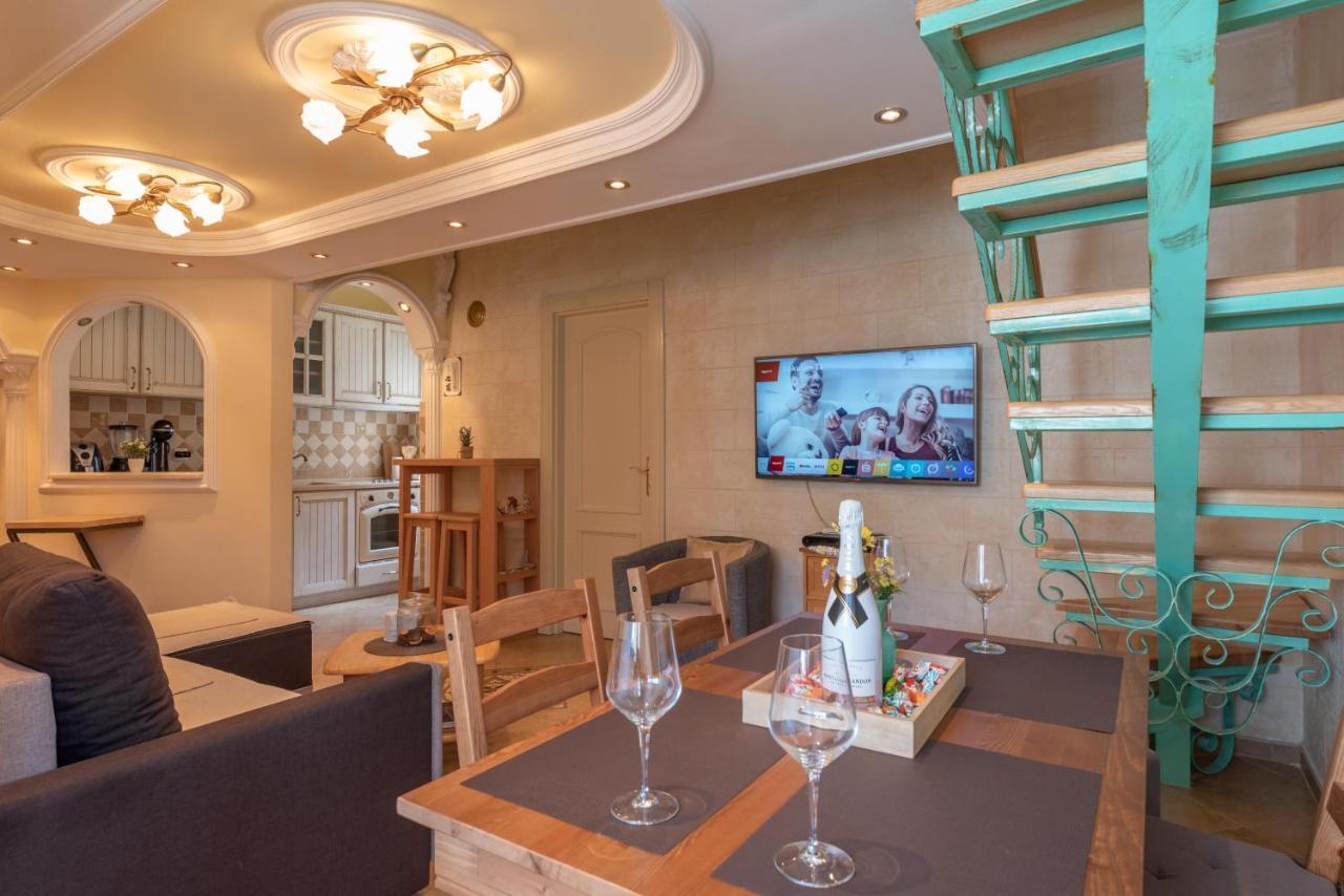 Rhizon Apartment Risan Bagian luar foto