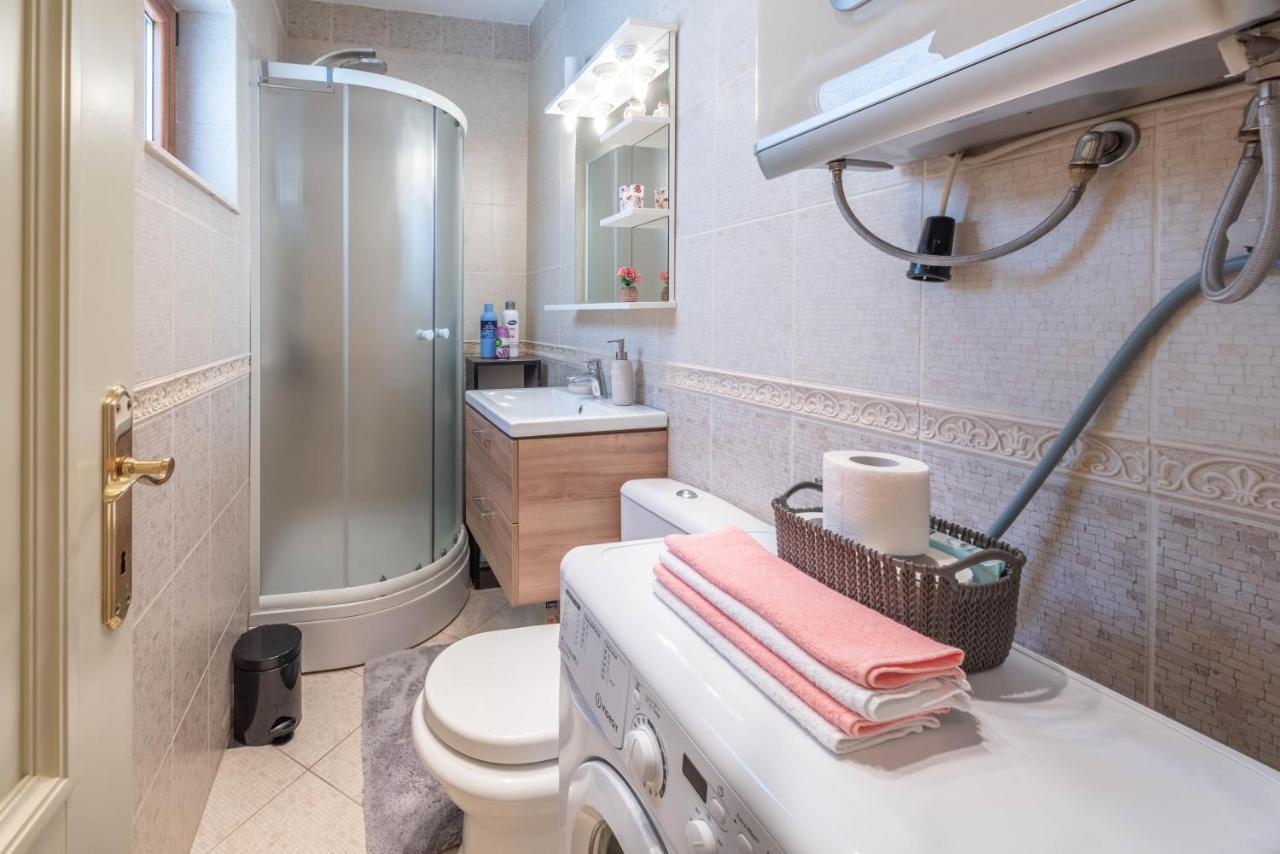 Rhizon Apartment Risan Bagian luar foto