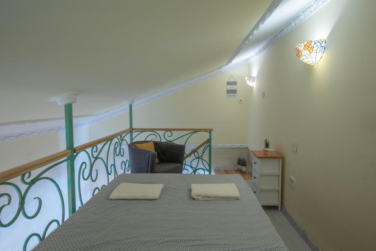 Rhizon Apartment Risan Bagian luar foto