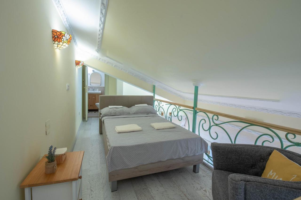 Rhizon Apartment Risan Bagian luar foto